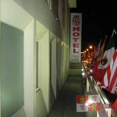 Hotel Castilla Y Leon غوادالاجارا المظهر الخارجي الصورة