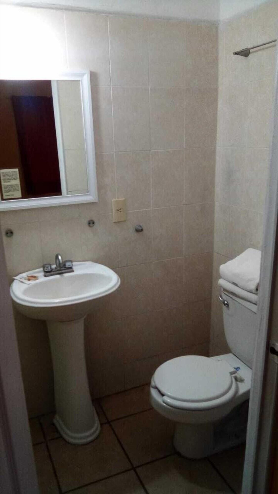 Hotel Castilla Y Leon غوادالاجارا المظهر الخارجي الصورة
