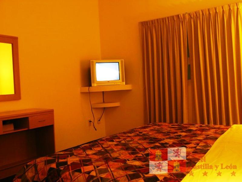 Hotel Castilla Y Leon غوادالاجارا المظهر الخارجي الصورة