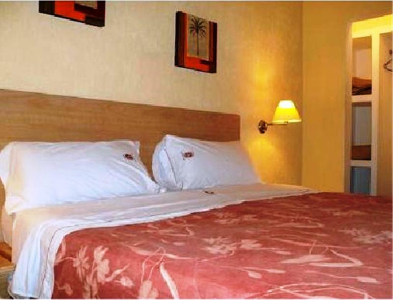 Hotel Castilla Y Leon غوادالاجارا المظهر الخارجي الصورة
